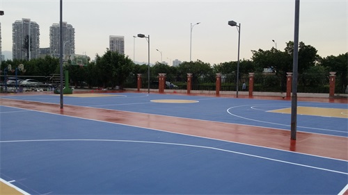 深圳南山海濱實(shí)驗(yàn)小學(xué)深彎部硅PU籃球場(chǎng)